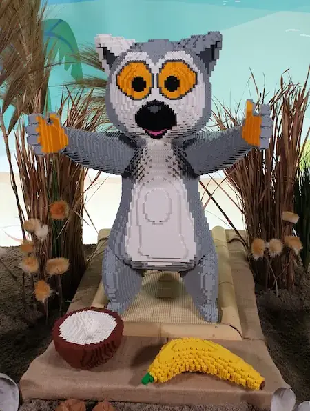 Maskotchen Katta von Schauinsland Reisen als vollverklebtes Modell.